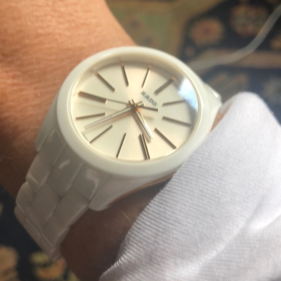\Women’s Rado White Ceramic Watch. - Picture 6 of 6